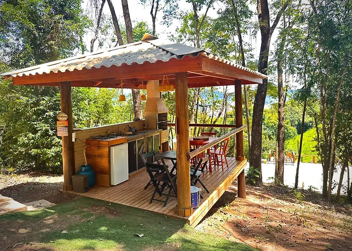 Castelo Excalibur, Vila Mágica