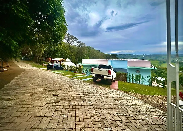 Castelo Excalibur, Vila Mágica